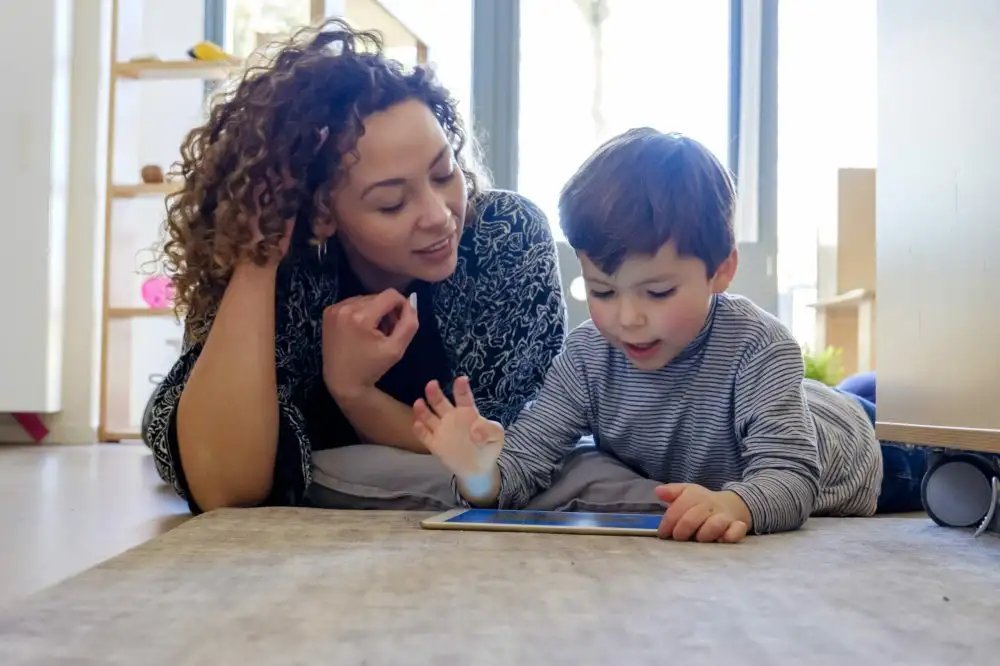 Moeder zoon tablet
