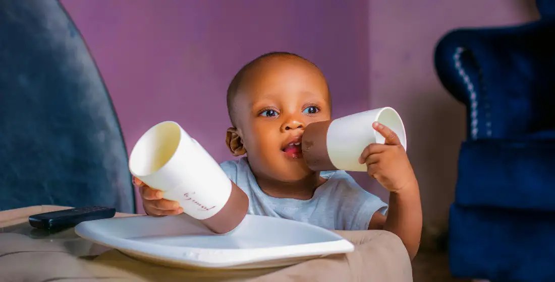 Drinken uit beker