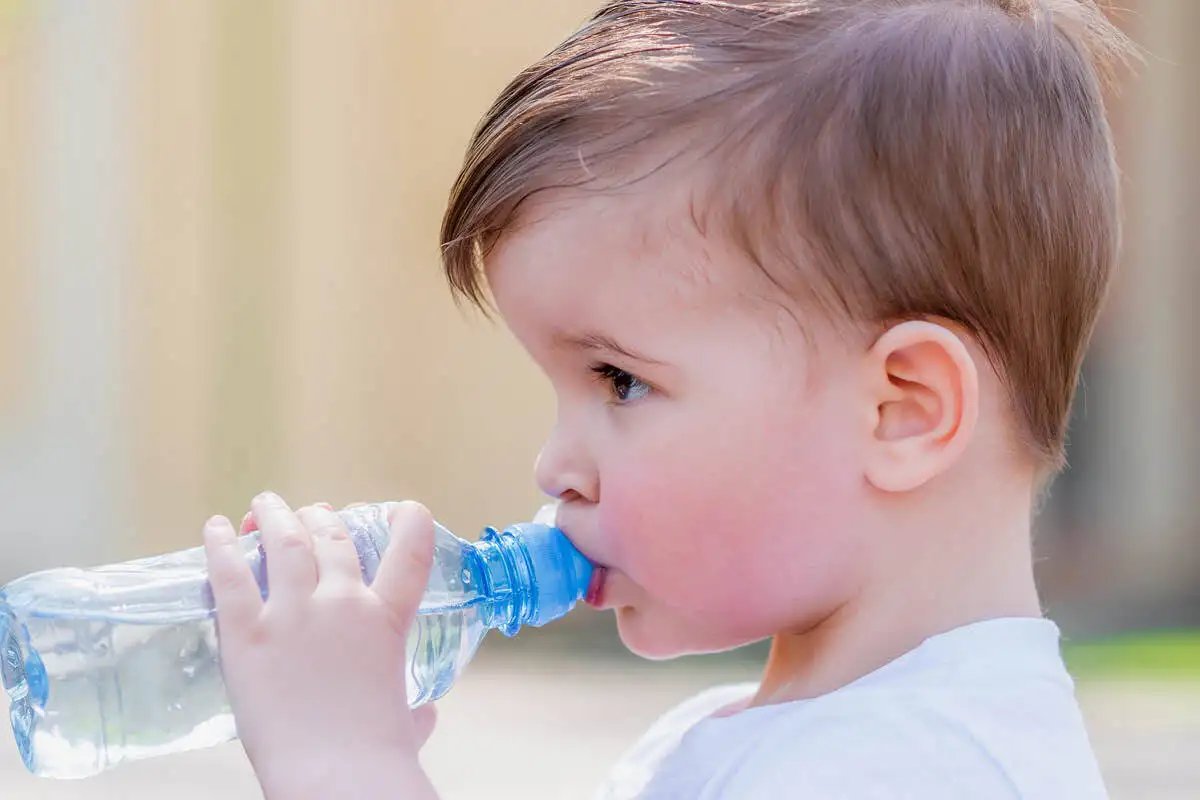 Lood in drinkwater schadelijk voor jonge kinderen