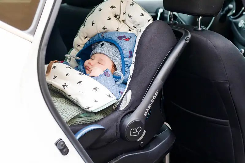 Baby in auto