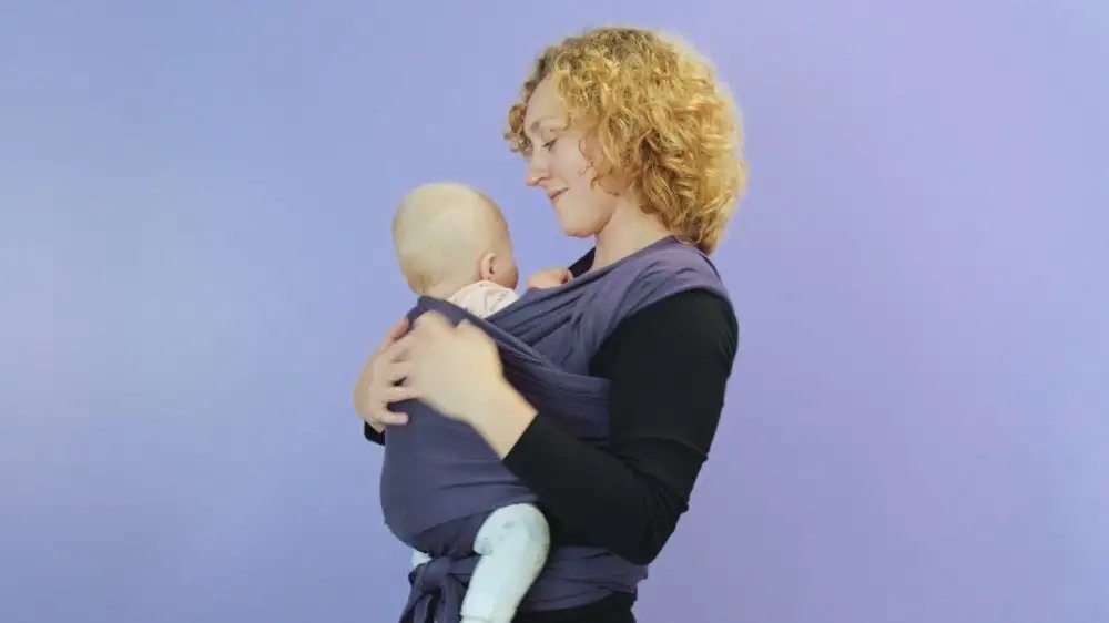Stappenplan: zo knoop je een rekbare draagdoek