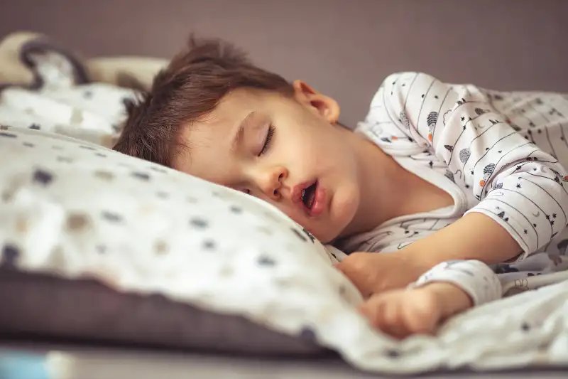 Heeft je kind moeite met slapen? Dit kunnen oorzaken zijn