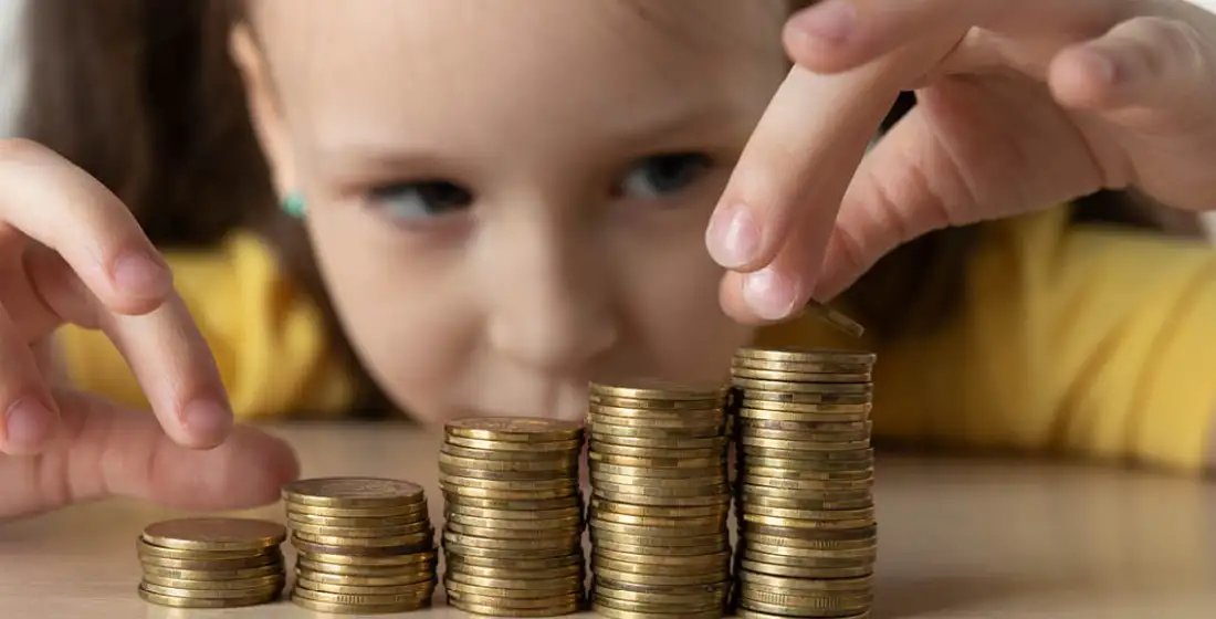 Meisje telt zakgeld